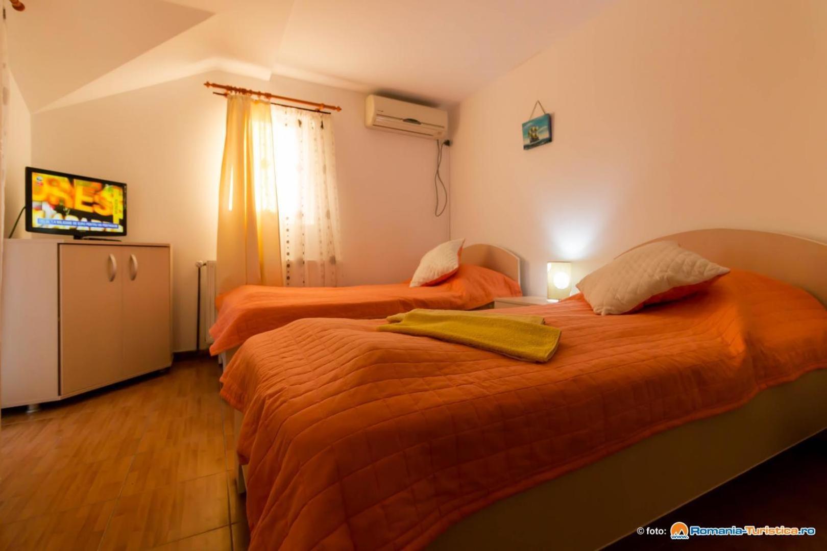 Casa La Dinamo Hotel 2 Mai Bagian luar foto